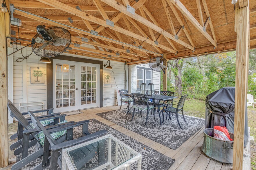 More Photos Of 801 Canal St, New Smyrna Beach Office For Sale