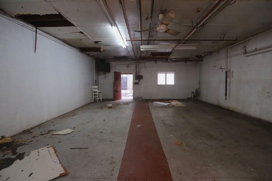 More Photos Of 136-138 34th St, Union City Warehouse For Lease