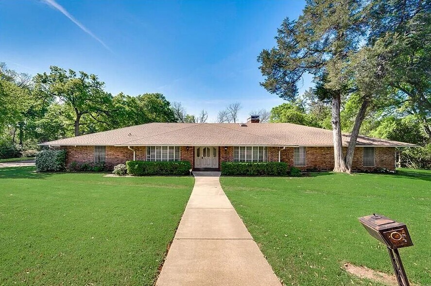 Primary Photo Of 722 E Wheatland Rd, Duncanville Office For Sale