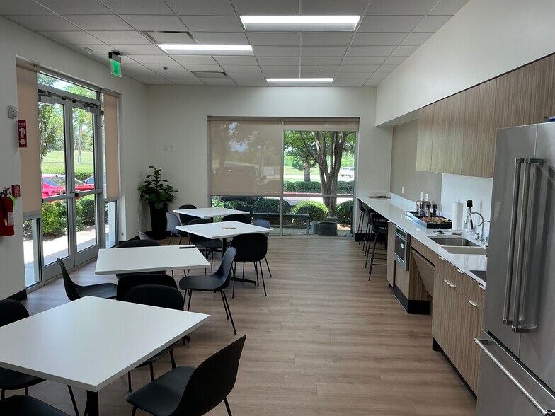 More Photos Of 481 Winscott Rd, Benbrook Office For Lease