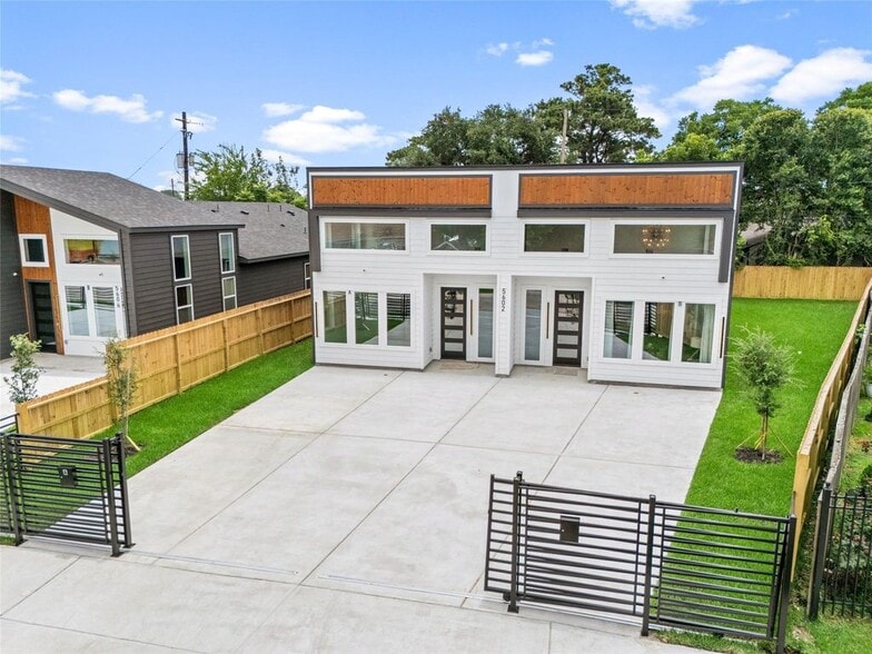 More Photos Of 5602 Pershing St, Houston Apartments For Sale