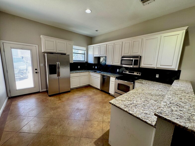More Photos Of 312 Main St, Smithville Bank For Sale