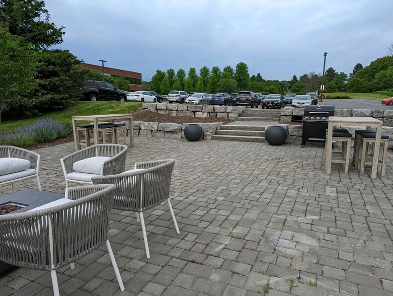 More Photos Of 295 Woodcliff Dr, Fairport Unknown For Lease