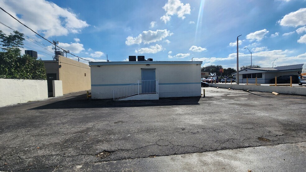 More Photos Of 9601 SW 40th St, Miami Medical For Lease