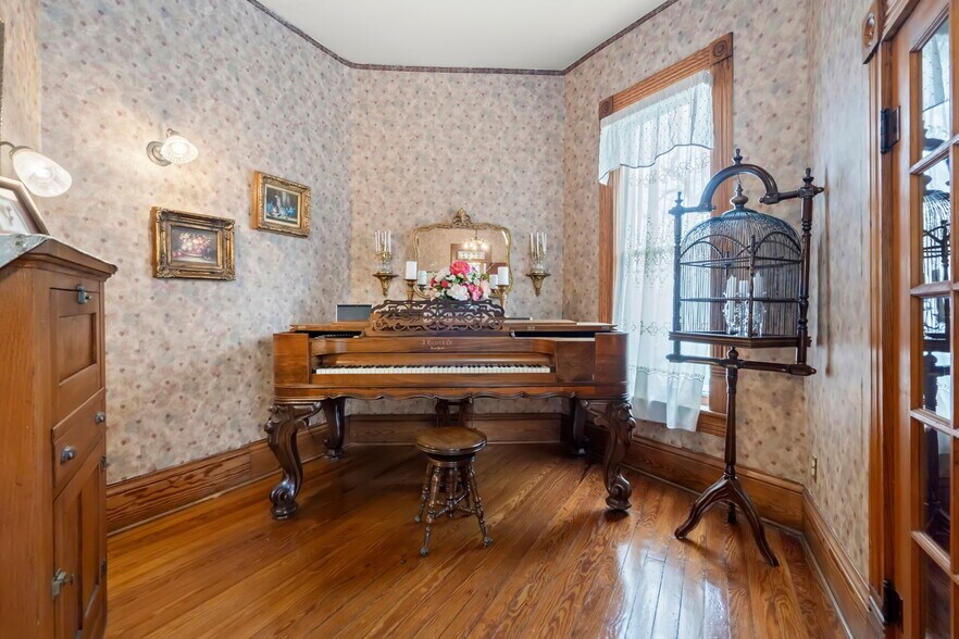 More Photos Of 746 Washington Ave, Loveland Specialty For Sale