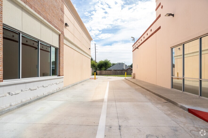 More Photos Of 8733 Hwy 6 S, Houston Restaurant For Lease