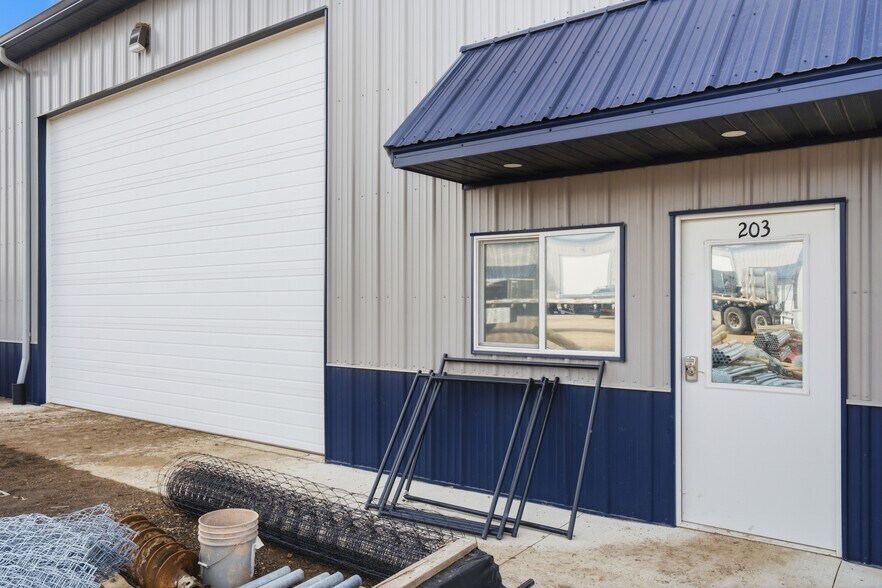More Photos Of 1650 Commercial Dr, Walford Warehouse For Sale
