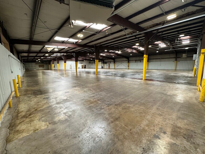 More Photos Of 401 SE 59th St, Oklahoma City Distribution For Sale