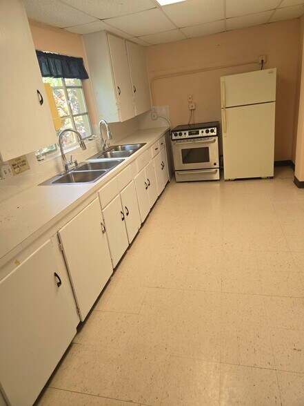 More Photos Of 2624 54th St S, Gulfport Specialty For Sale