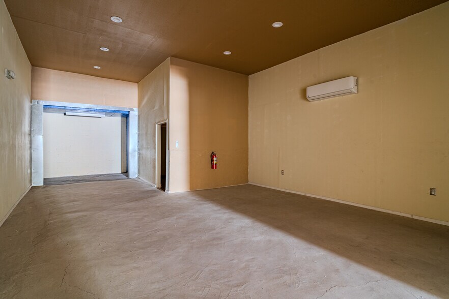 More Photos Of 3320 Alameda Ave, El Paso Showroom For Lease