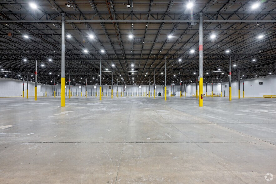 More Photos Of 125 Southside Ct, McDonough Distribution For Lease
