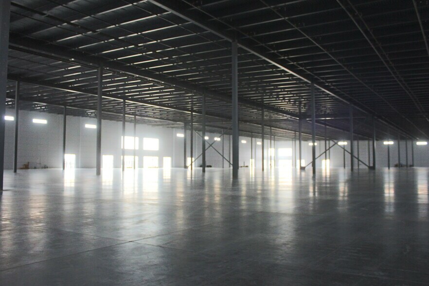 More Photos Of 2111 Center Street, Springville Warehouse For Lease