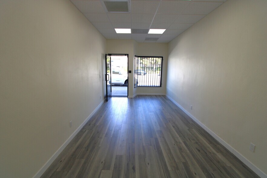 1055010550 1/2 Victory Blvd, North Hollywood, CA 91606 Retail For