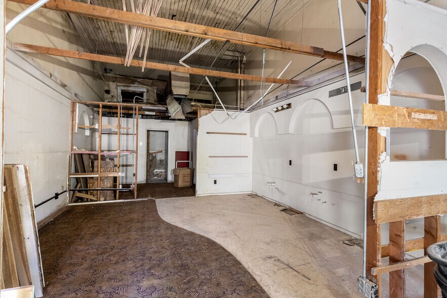 More Photos Of 844-846 N G Ave, Douglas Storefront Retail Residential For Sale
