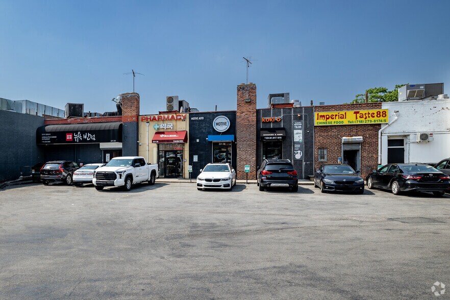 More Photos Of 22102-22150 Horace Harding Expy, Oakland Gardens Storefront For Lease