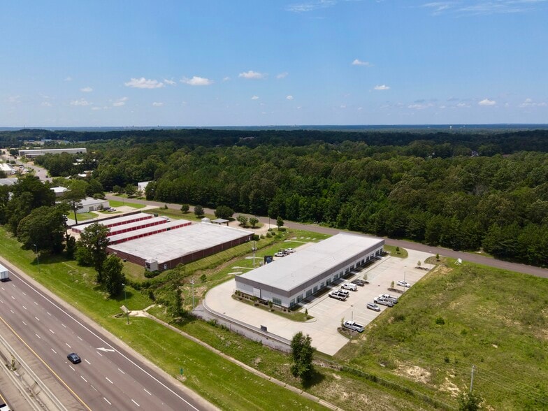 More Photos Of 185 Country Place Pky, Pearl Flex For Lease