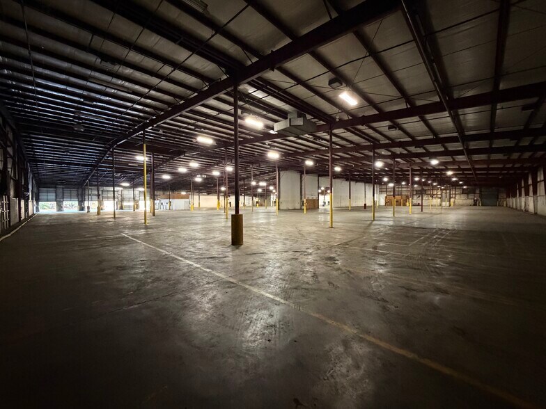 More Photos Of 1305 Progress Rd, Suffolk Warehouse For Lease