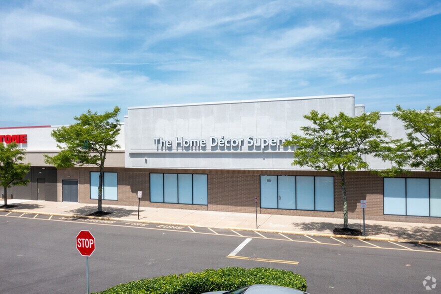 More Photos Of 5147-5151 Sunrise Hwy, Bohemia General Retail For Lease