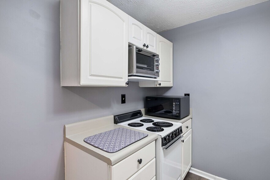 More Photos Of 2818 Azalea Pl, Nashville Office Residential For Sale