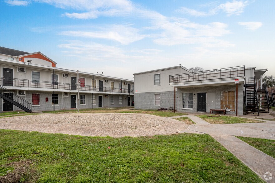More Photos Of 8700 Gulf Fwy, Houston Hotel For Sale
