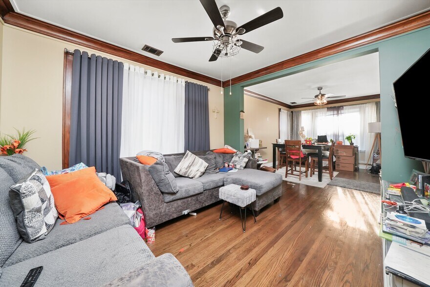 More Photos Of 6933 S Washtenaw Ave, Chicago Multifamily For Sale