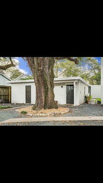 More Photos Of 511 W Cleveland St, Alvin Apartments For Sale