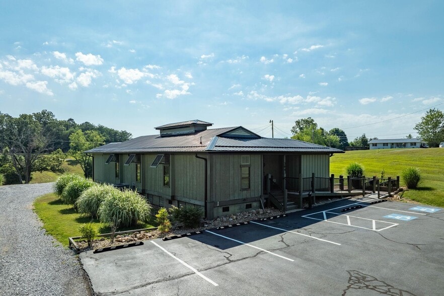 Primary Photo Of 364 Opie Arnold Rd, Limestone Medical For Sale