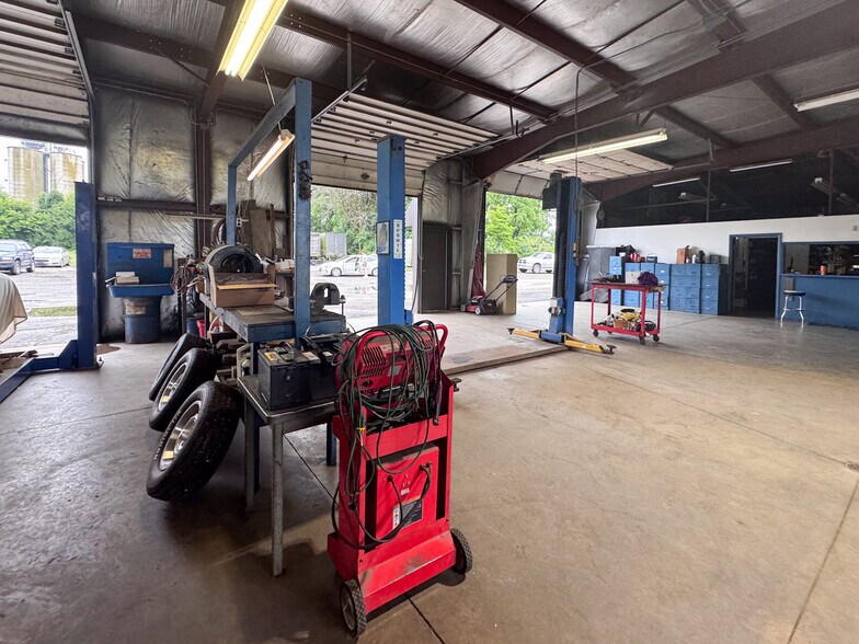 More Photos Of 544 W High St, Edison Auto Dealership For Sale