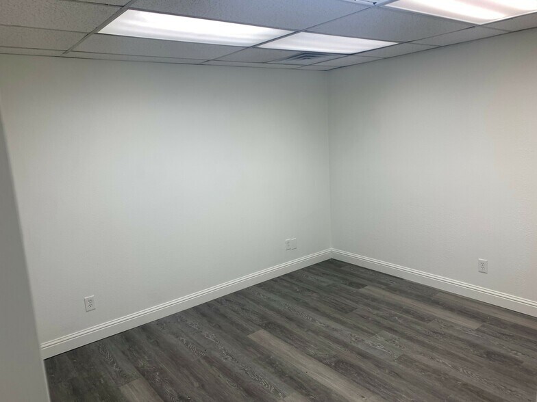 More Photos Of 441 N M St, Tulare Office For Lease