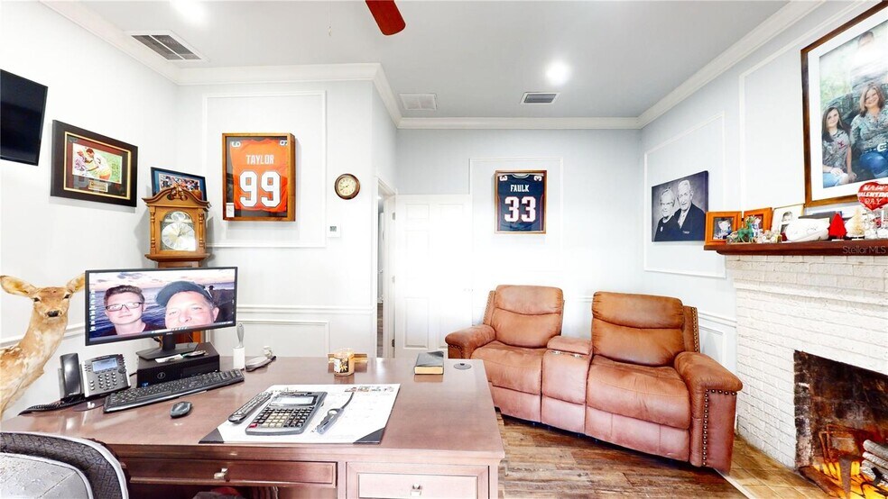 More Photos Of 209 E Badcock Blvd, Mulberry Office Residential For Lease