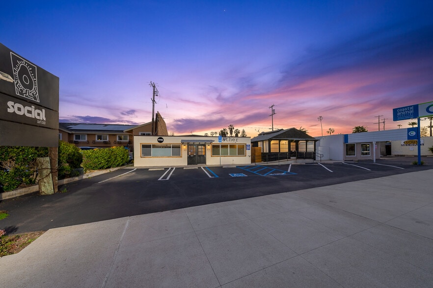More Photos Of 422 N Coast Highway 101, Encinitas Storefront For Lease