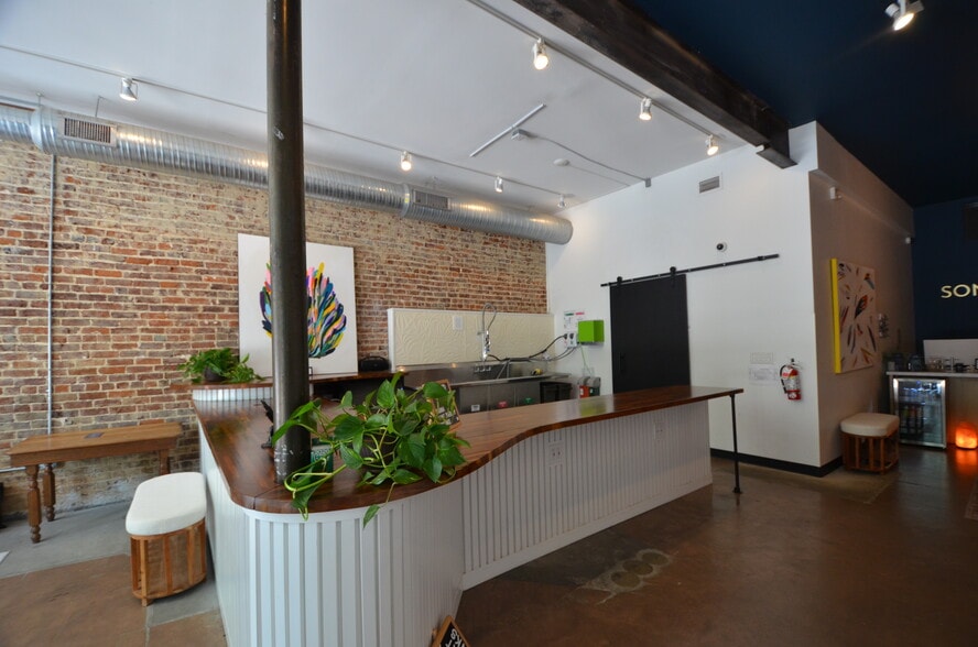 More Photos Of 515 S Elm St, Greensboro Storefront Retail Office For Lease