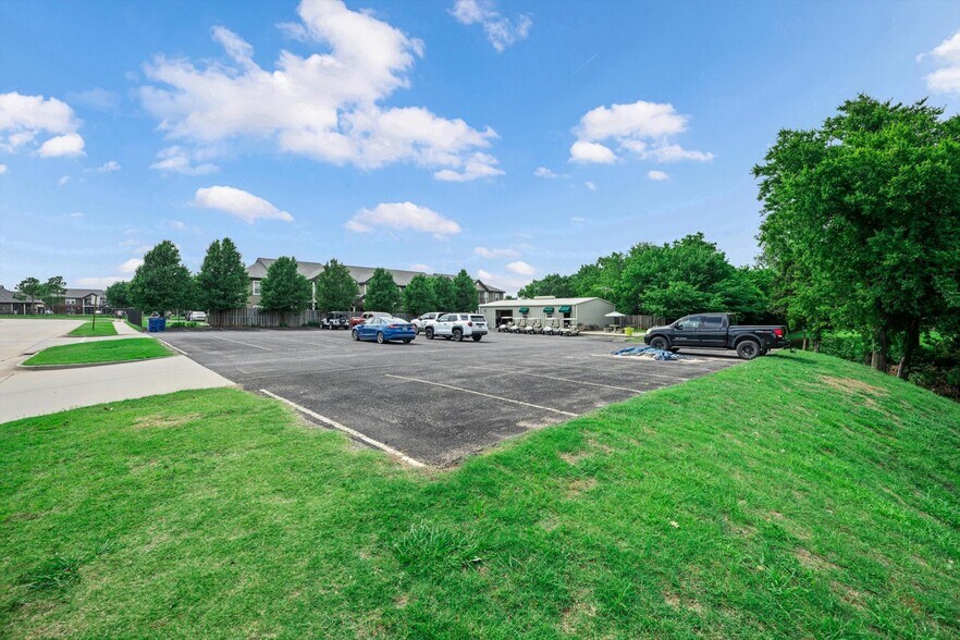 More Photos Of 355 E Pebble Creek Ter, Mustang Sports And Entertainment For Sale
