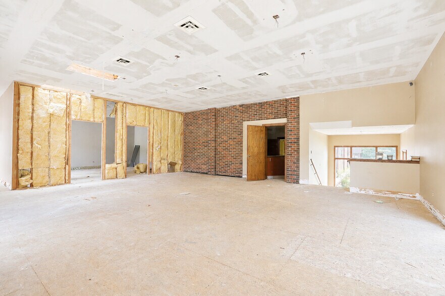 More Photos Of 302 S 2nd St, Polk City Lodge Meeting Hall For Sale