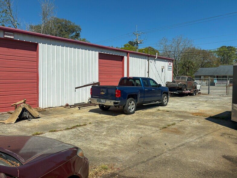 More Photos Of 6921 Stall Rd, Charleston Auto Repair For Lease