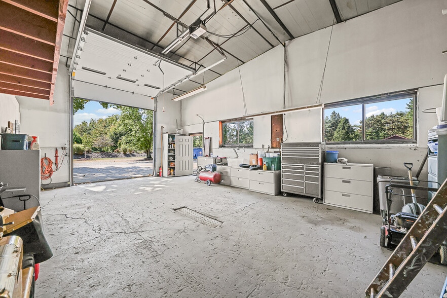 More Photos Of 4371 Hickory Ridge Ave, Brunswick Warehouse For Sale