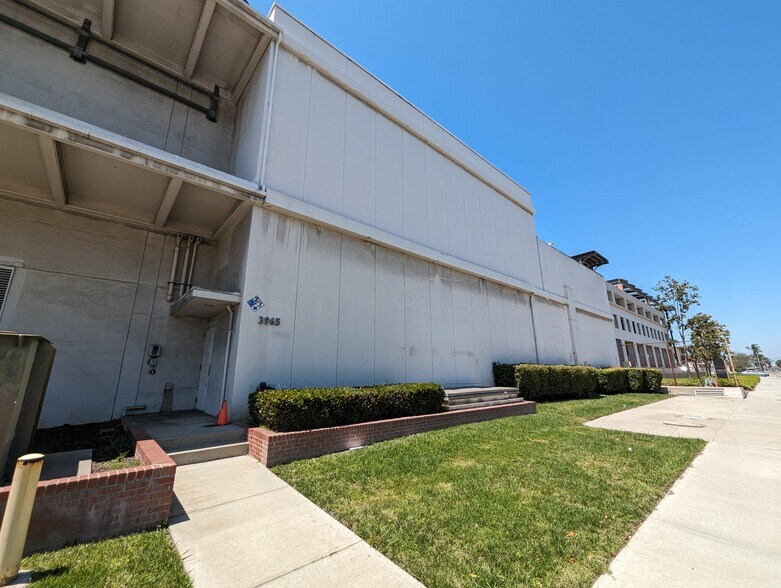 More Photos Of 3965 Clark Ave, Long Beach Office For Sale
