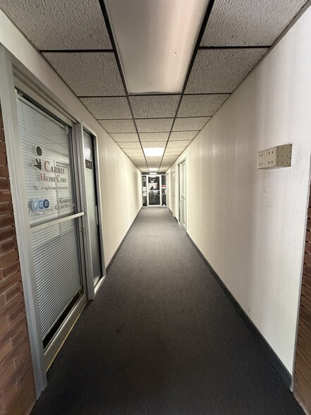 More Photos Of 25140 Lahser Rd, Southfield Office For Sale