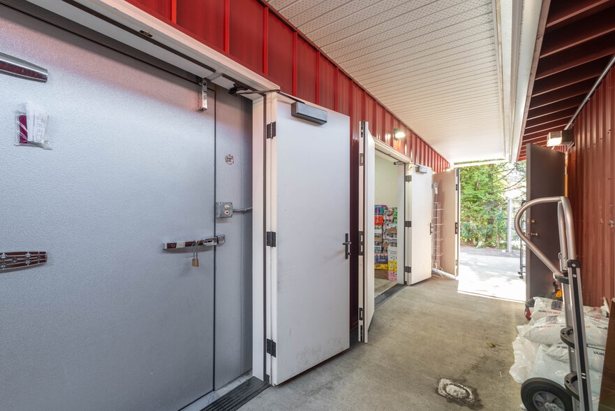 More Photos Of 7196/7198/7204 North Tongass Hwy, Ketchikan General Retail For Sale