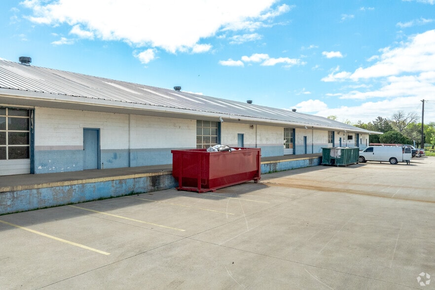 More Photos Of 201 Exposition St, Denton Warehouse For Sale