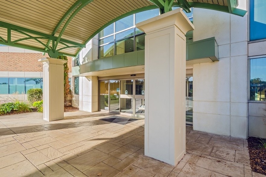 More Photos Of 6770 Dixie Hwy, Village of Clarkston Medical For Lease
