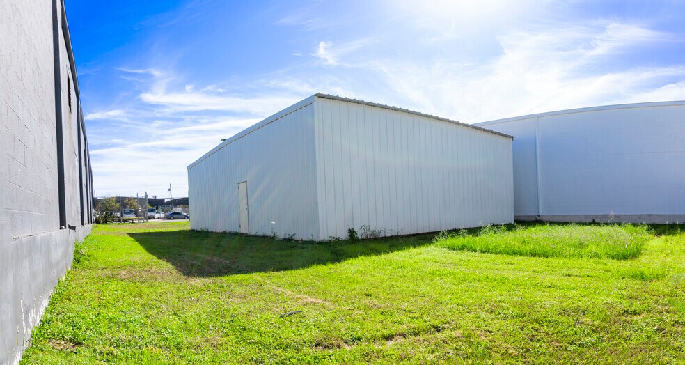 More Photos Of 4312 Willow Springs Rd, Austin Unknown For Lease