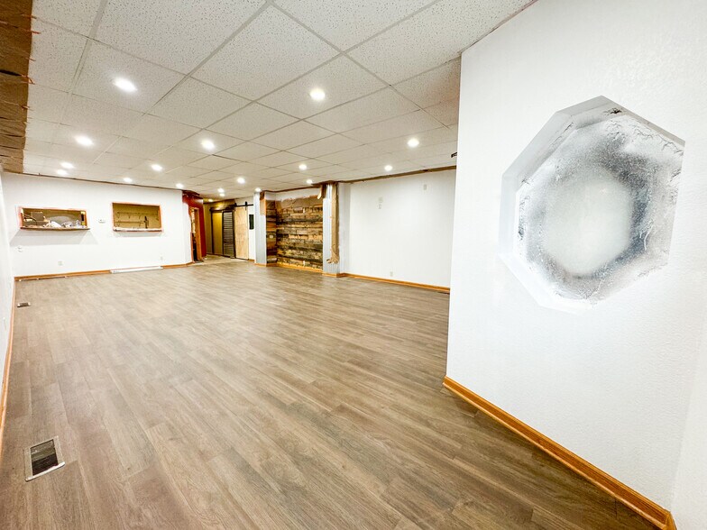 More Photos Of 101 W Main St, Syracuse Storefront Retail Residential For Lease
