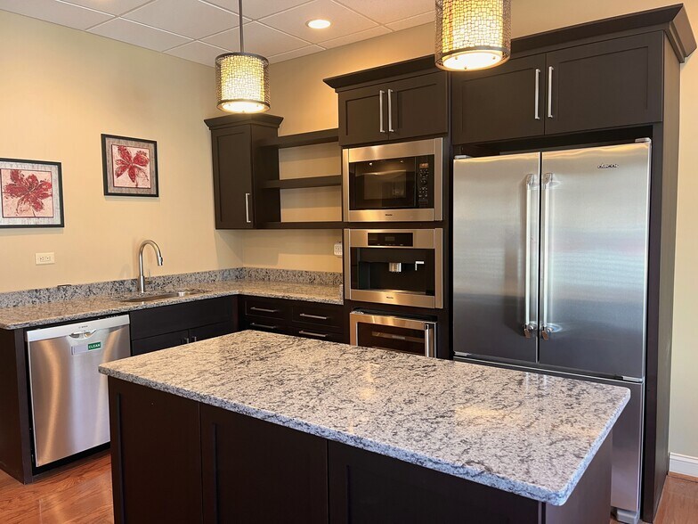 More Photos Of 68 Pointe Cir, Greenville Office For Lease