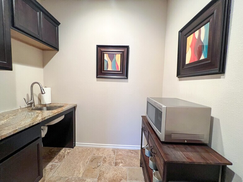 More Photos Of 1464 E Whitestone Blvd, Cedar Park Loft Creative Space For Lease