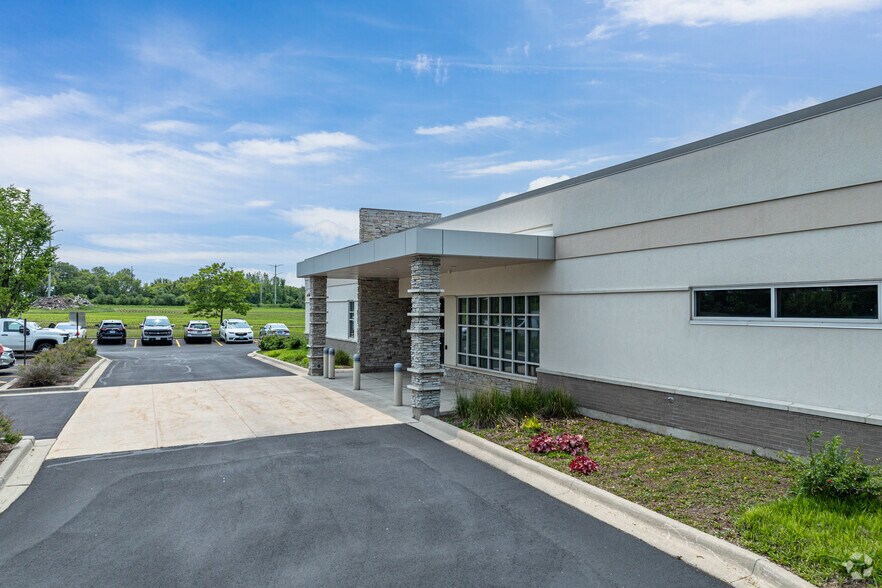 More Photos Of 1630 Gateway Dr, Sycamore Office For Sale