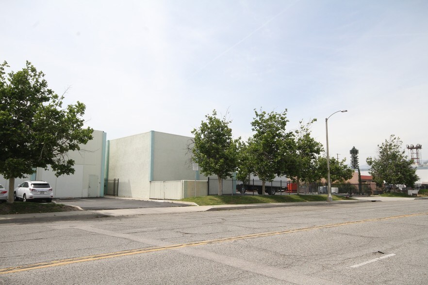 More Photos Of 444 Athol St, San Bernardino Warehouse For Sale