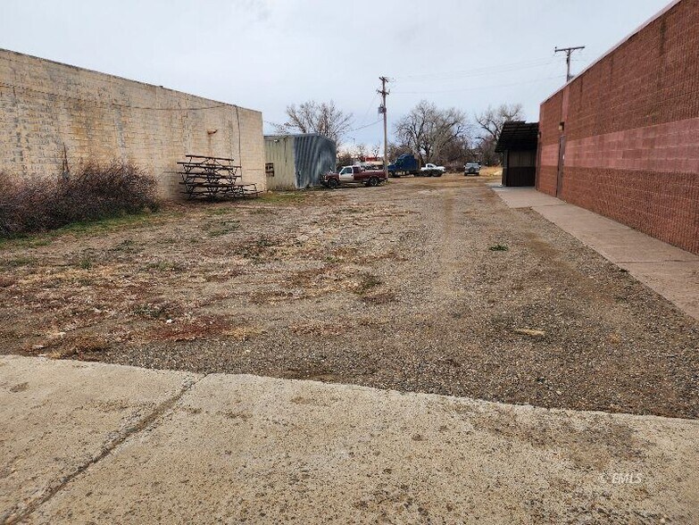 More Photos Of 424 Main St, Jordan Sports And Entertainment For Sale
