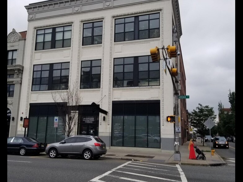 More Photos Of 1002-1008 Broad St, Newark Apartments For Lease