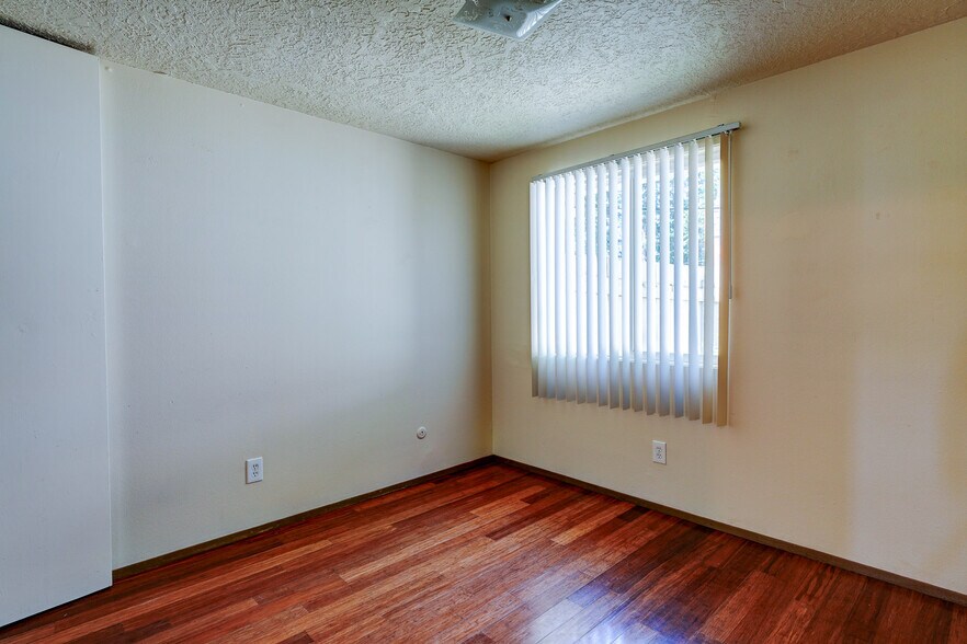 More Photos Of 611 SE 139th Ave, Portland Apartments For Sale